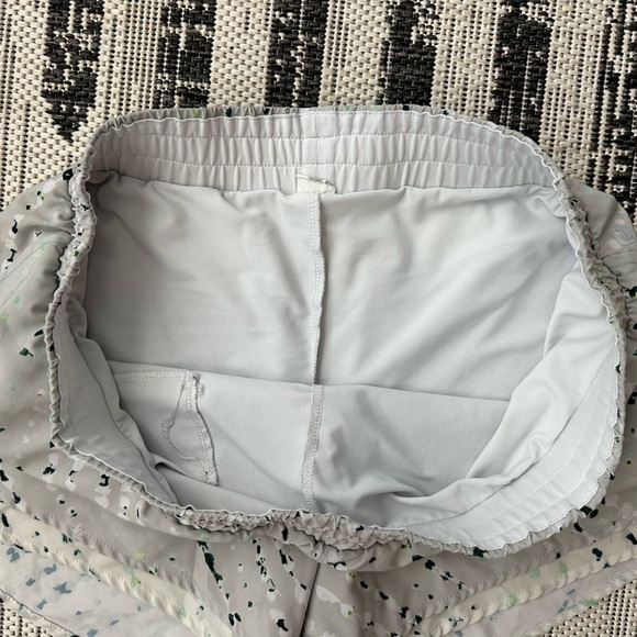 Women’s Fabletics running short size large. - Picture 2 of 4